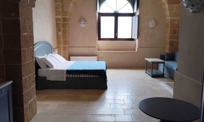 Felline Cama Y Desayuno | King Suite with Private Jacuzzi - Charming in Felline | Borgo Don Ciccio