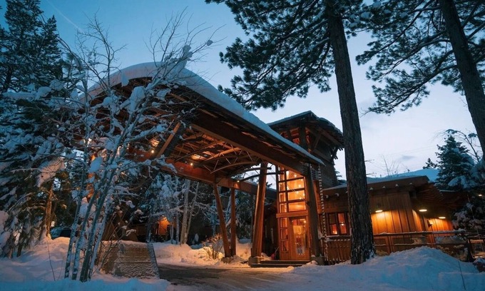Truckee Hotel | King + Twin Sleeper + Full, Gravity Haus, Sauna, Outdoor Hot Tub - 2 Units