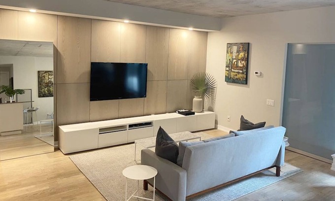 Fashion District Condominio | King West Condo, 2BD/2Bath, Big Terrace & Parking