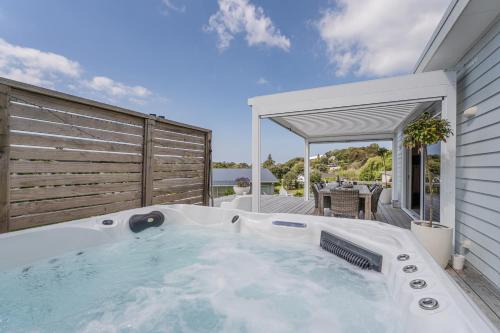 Whiritoa Casa | KING6 - Coastal Calm Retreat