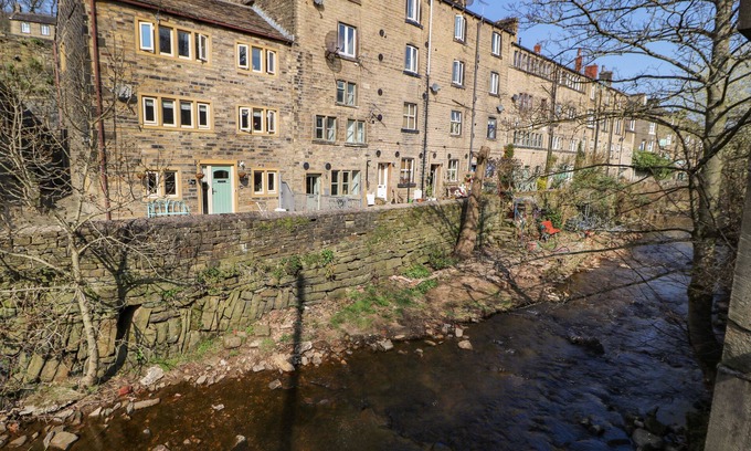 Holmfirth Cabaña | KINGFISHER COTTAGE, family friendly, with a garden in Holmfirth