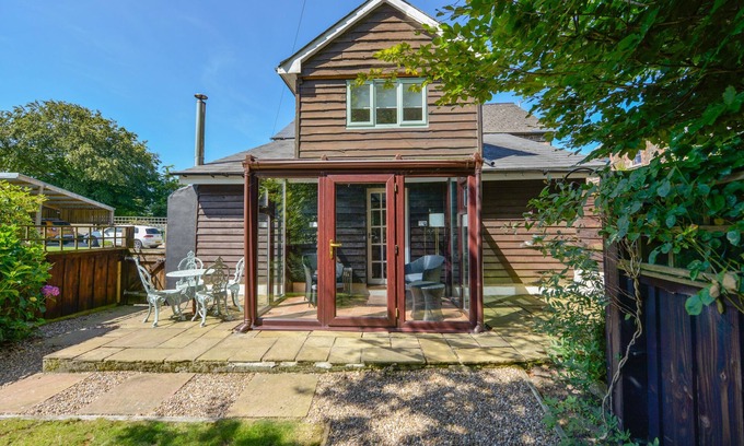 Bradworthy Cabaña | KINGFISHER COTTAGE, pet friendly, with open fire in Bradworthy