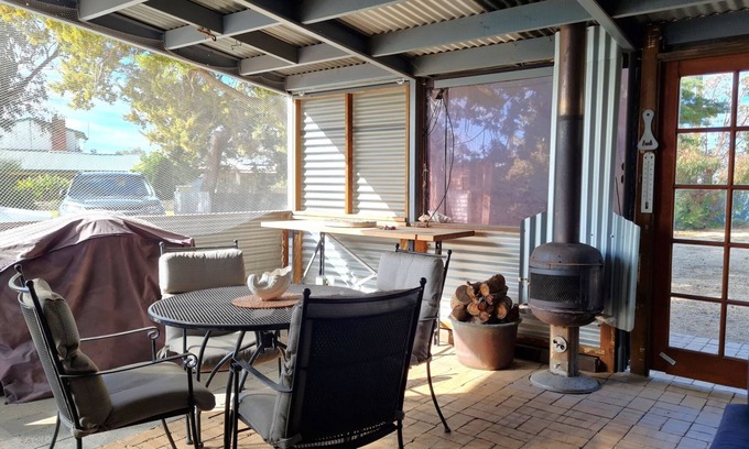 Clinton Casa | Kingfisher Cottage, Port Clinton