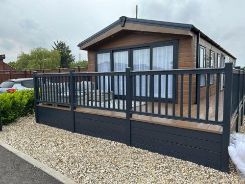 Evesham Cabina | Kingfisher Lodge Long Acre Holiday Park