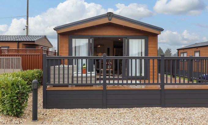 Evesham Cabaña | KINGFISHER LODGE, with a garden in Evesham