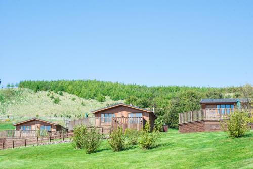 Cupar Chalet De Esquí | Kingfisher Lodge with Hot Tub