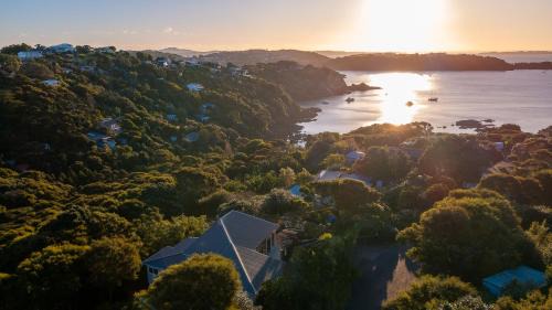 Waiheke Island Villa | Kingfisher Views - Premium family house in Oneroa