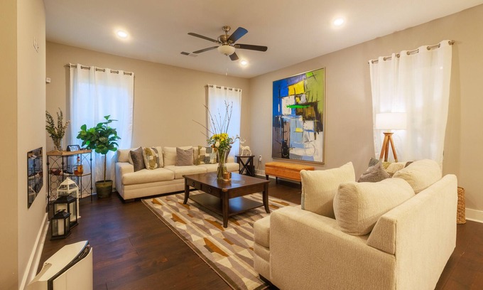 Lithonia Casa | Habitación y baño con entrada independiente en el centro de Lithonia en Hwy 20