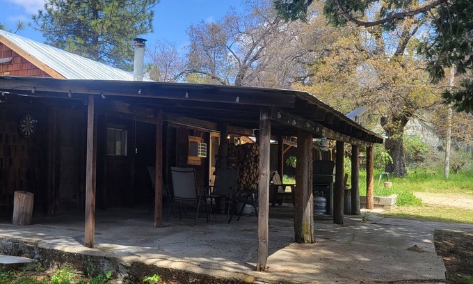 Pinehurst Cabina | Kings Canyon/Sequoia Rustic Cabin