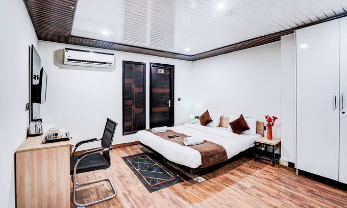 Pitampura Hotel | KINGS COURT HOTEL
