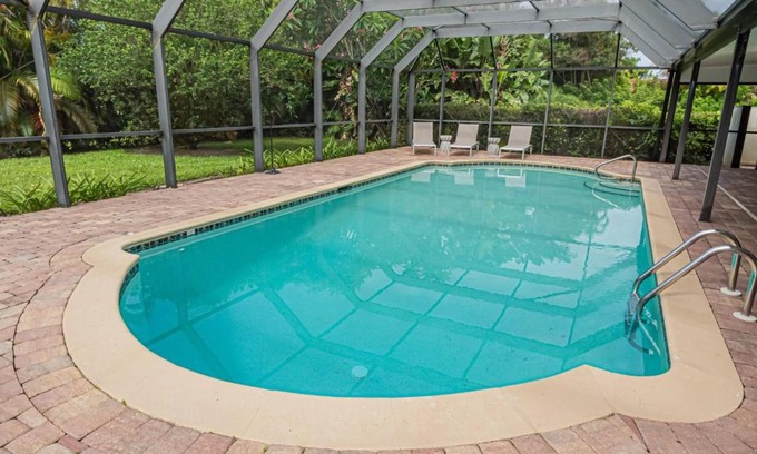 Kings Lake Casa | Kings Lake Blvd Private Garden View