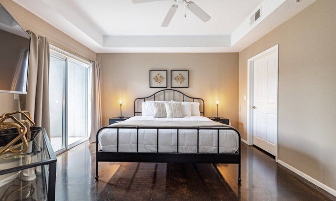 Channel District Apartamento | Kingside ★ Channelside | 55 & 43” TV | Pool + Wifi