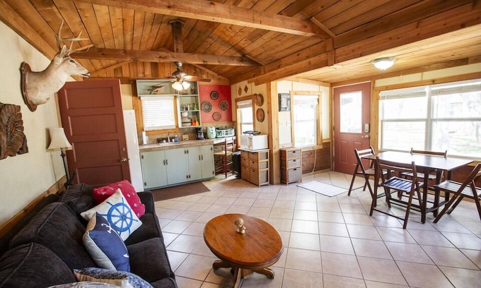 Kingsland Cabaña | Kingsland Duo – 2 Cottages in 1! Lakeview Living w/ Lake Access