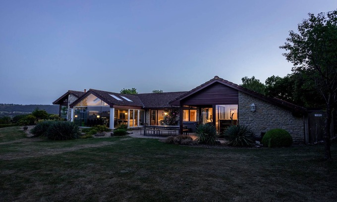 Compton Martin Casa | Kingsley Lake View & Paddocks - A group retreat with hot tubs, sports bars & spectacular lake views