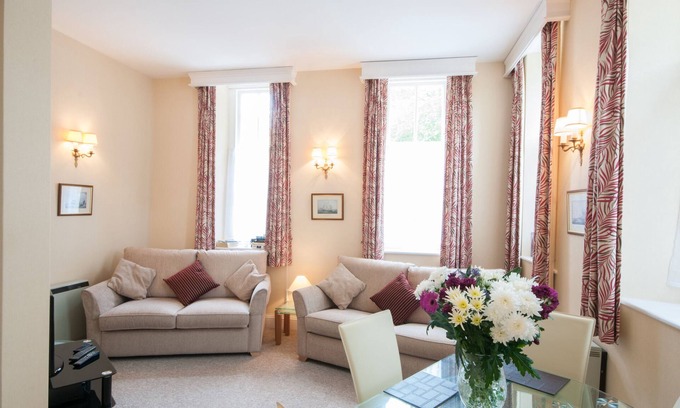 Dartmouth Apartamento | Kingsley (1 Bedroom)-Apartamento-Vista al patio-Estándar-Baño con ducha