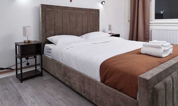 Norbiton Apartamento | Kingston Duplex Sleeps 8,Balcony, Parking & Wi-Fi