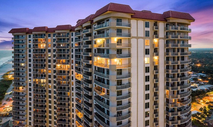 Arcadian Shores Condominio | Kingston Residences Ocean Front Condos
