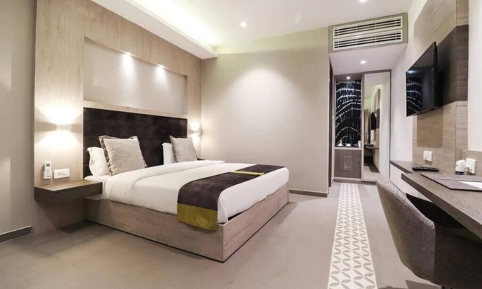 Kanpur Hotel | Kingston Resort