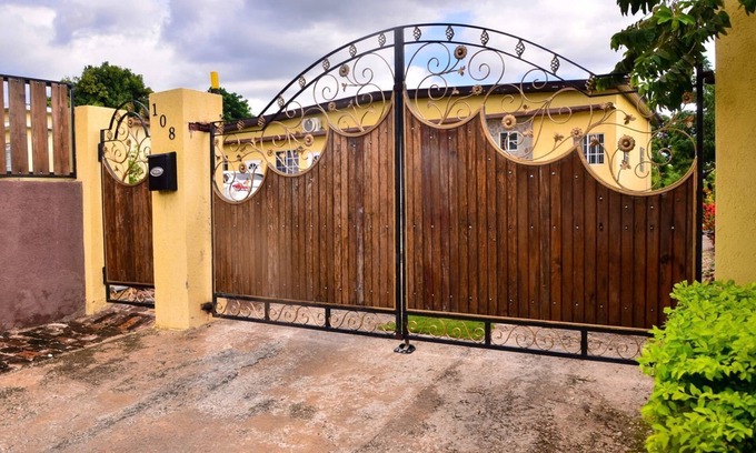 Molynes Gardens Apartamento | Kingston Sunset Guest Apartment II