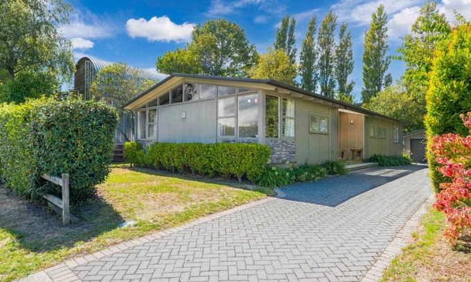 Kinloch Casa | Kinloch Lake - Taupō Holiday House