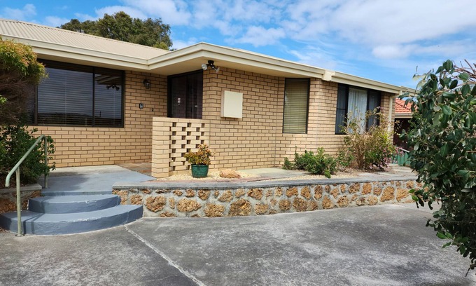 Spencer Park Casa | Kira's Holiday Home on Gairdner - Pet Friendly