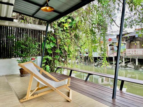 Rat Burana Chalet De Esquí | Kirin Riverside Homestay with AC, WiFi in Bangkok