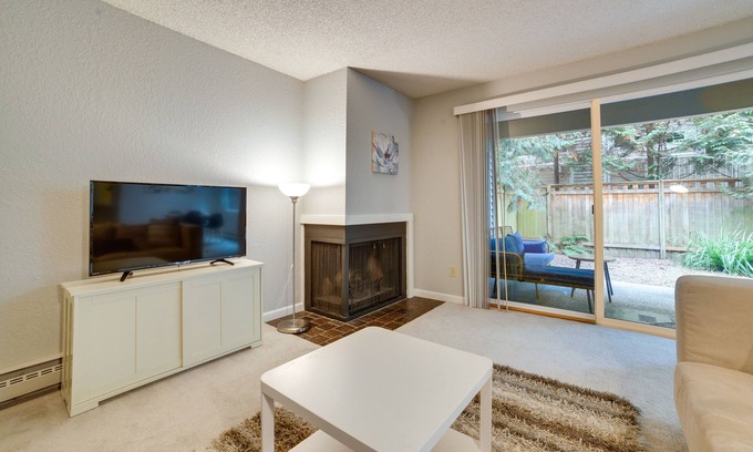 Kirkland Condominio | Cozy Kirkland Condo ~ 11 Mi to Downtown Seattle!
