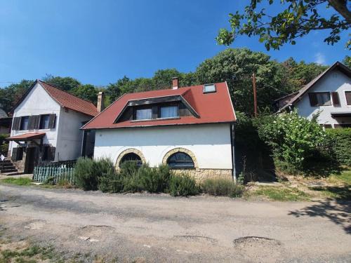 Csopak Apartamento | Kisház a hegyen
