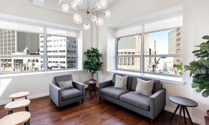 Central Business District Apartamento | Kislak 507 Stunning 2BR with Den Corner Apt Retreat Above the City
