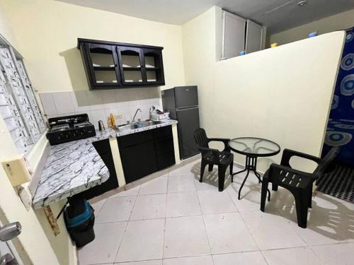 Los Charamicos Apartamento | Kitchenette 5 min From beach!