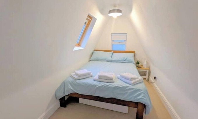 Brixton Hill Casa | Kitchenette studio with Netflix TV and double sofa bed