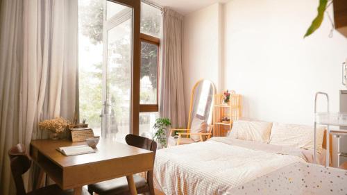 District 3 Casa | KitchenStay with Big Windows & River View