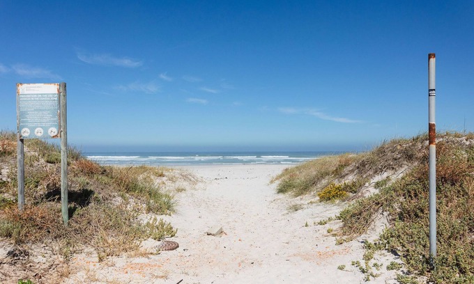 Melkbosstrand Apartamento | Kite boarding and wind surfing all year round on a blue flag beach.