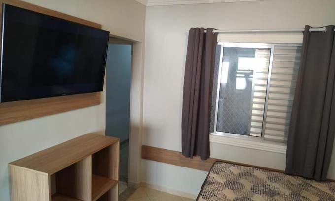 Asturias Apartamento | Kitnet Asturias 51B no Ed. Guariatã, próximo a praia das Astúrias em Guarujá