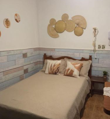Boqueirao Apartamento | Kitnet Boqueirão - Completa com Wi-fi - 50 mts da praia - perto de tudo no centro comercial