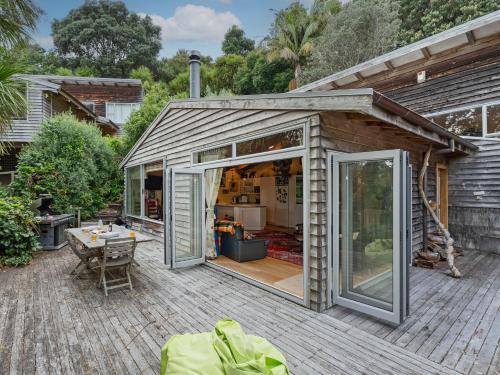 Onemana Casa | Kiwi Charmer - Onemana Holiday Home