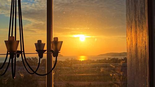 Kota Kinabalu Casa | KK Sunset Villa- Full Sunset Balcony, Mosquito Free, 4K TVs, 5G WIFI and more!
