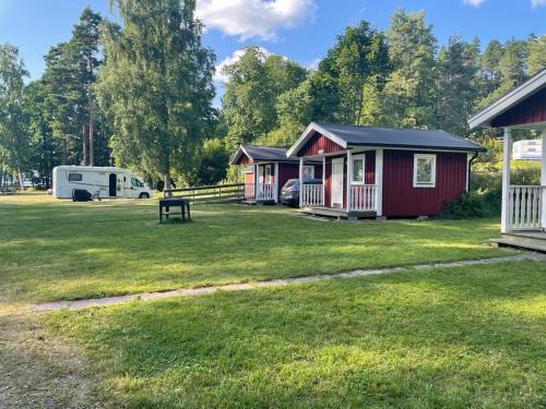 Gnesta Cabina | Klämmingsbergsbadets - STUGA ABBORREN
