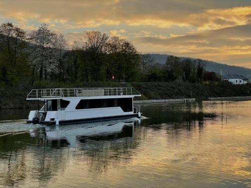 Kues Alquiler De Eote | KL Moselboote - Hausboot Niara