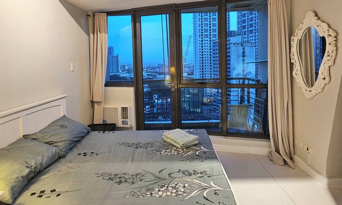 Legazpi Village Apartamento | KL Tower 117 Gamboa Street