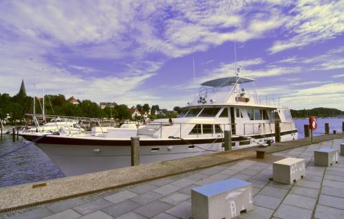 Eckernfoerde Alquiler De Eote | Klassische Motoryacht Ocean Motion