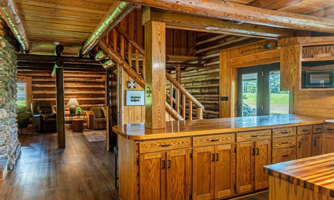Gleason Cabaña | Klay's Hideaway on Pine Lake