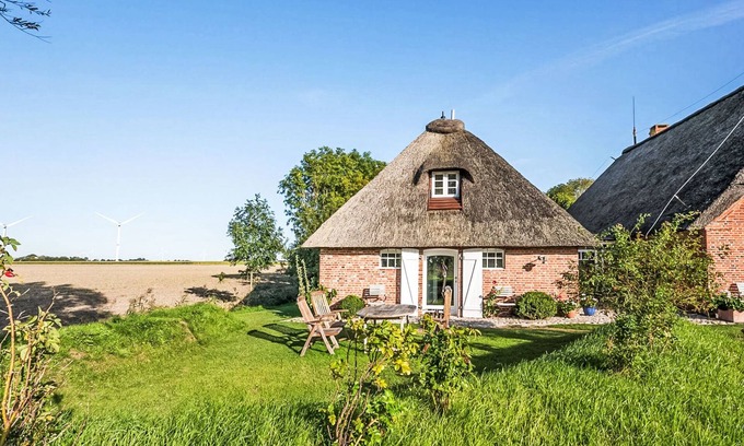 Simonsberg Casa | Kleine Reetdachkate by Interhome