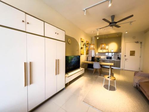 Kota Warisan Apartamento | KLIA Layover - Work & Rest in Town Centre - 24 hours Taxi, Grab - Near Airport