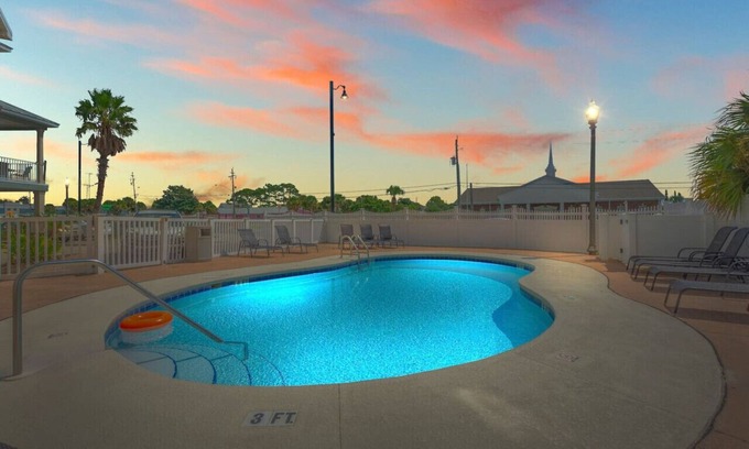 El Centro Beach Casa | Knee Deep: FREE Pie 4 Nov Stays, Wk2Bch, FREE Daily Activities, DogsOK, & More!
