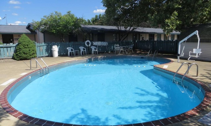 Canton Hotel | Knights Inn Canton