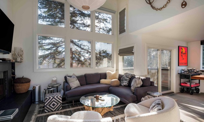 Ketchum Condominio | Knob Hill Ridge Townhome 7 - New Listing! Modern Luxury in Downtown Ketchum