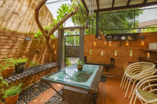 Taman Kota Laksamana Casa | Knocknock 70s Home, 5R5B Jonker Parking Netflix KTV Coway BBQ