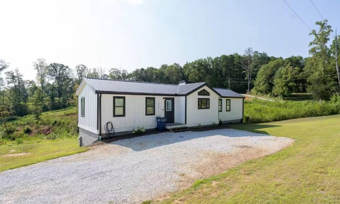 Salem Casa | Knott Quite at the lake - 4bd/3ba with pool table
