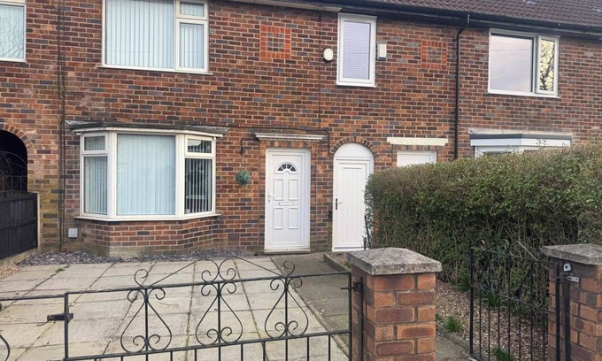 Liverpool Casa | Knotty Ash - 3 Beds - Sleeps 6 - On-Site Parking